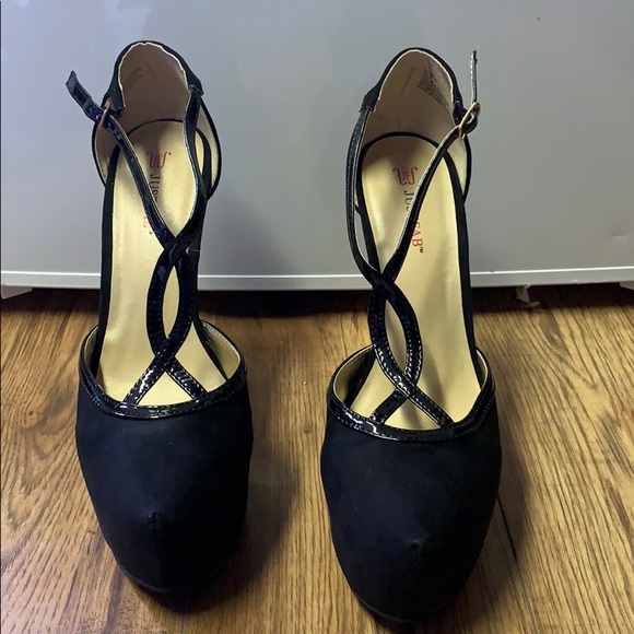 Black heels - Picture 3 of 4